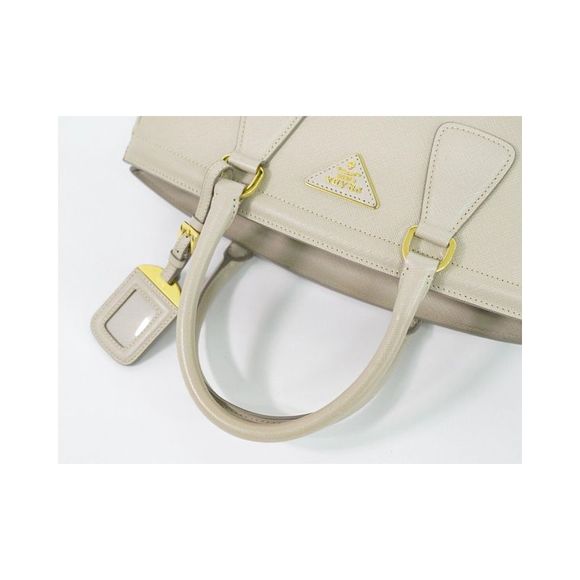 Pre Loved Prada  Saffiano - Picture 9 of 15